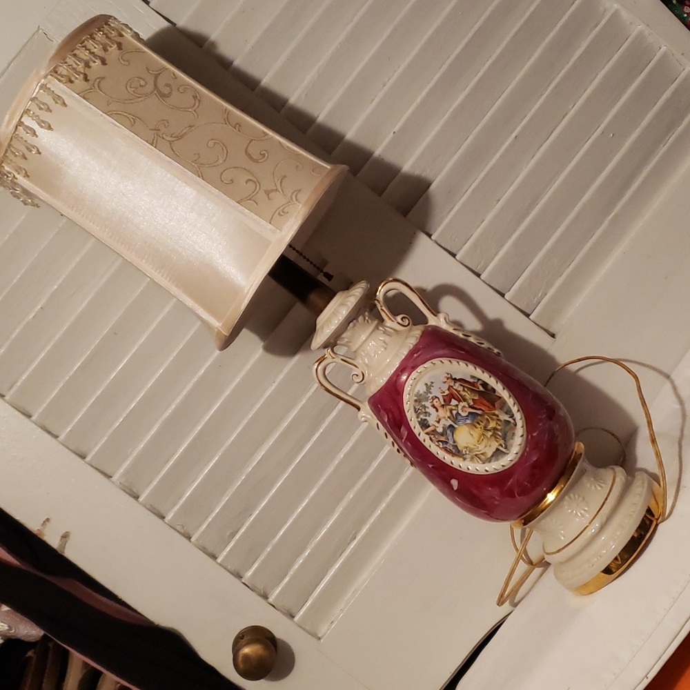 Vintage George Washington Victorian Lamp